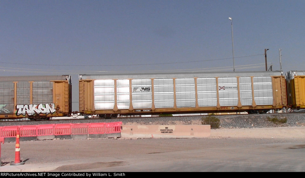 WB Manifest Frt at Arden Yard W-MdTrnSlv -110